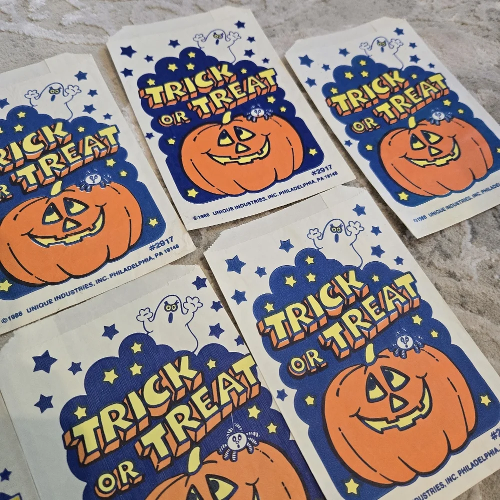 9 Vintage 1988 Halloween Trick or Treat Paper Bags Blue and Orange